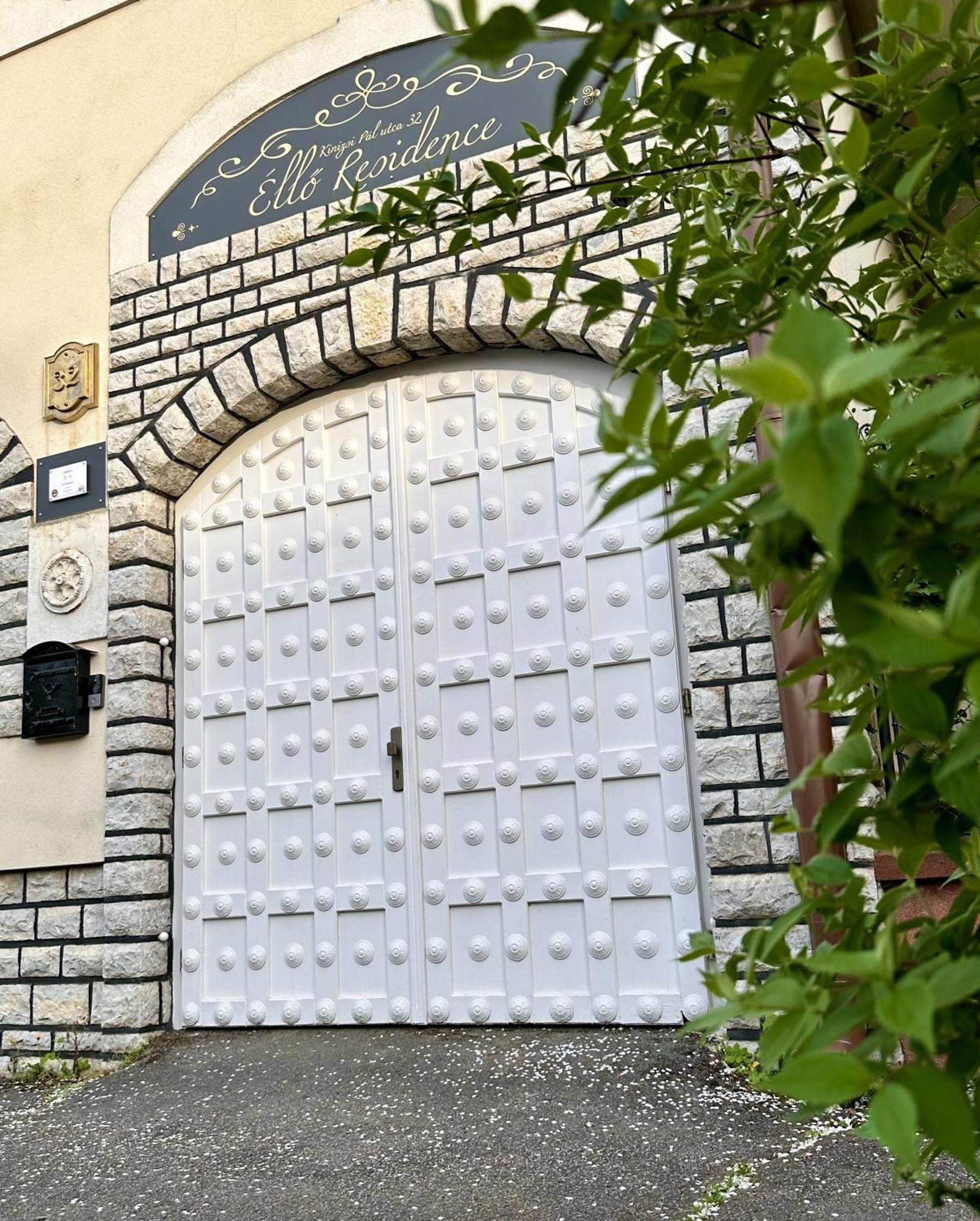 Ello Residence Veszprém Exteriör bild