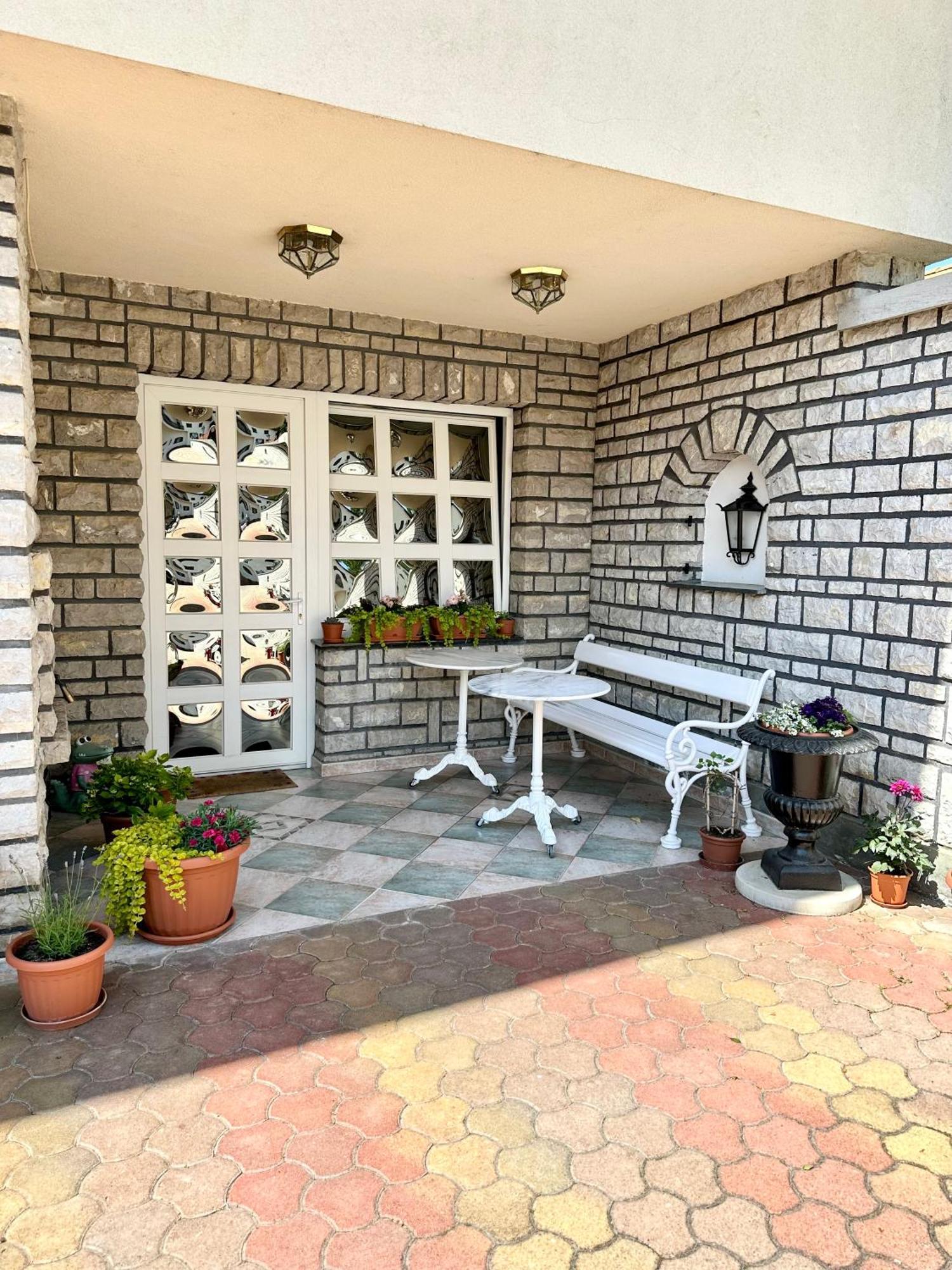 Ello Residence Veszprém Exteriör bild